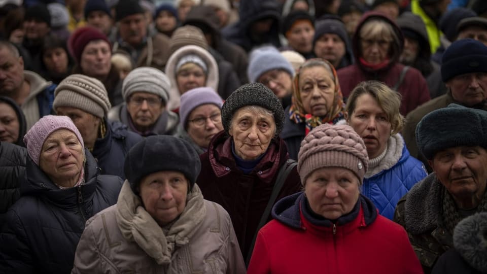 Ukrainische Frauen bei Essensausgabe