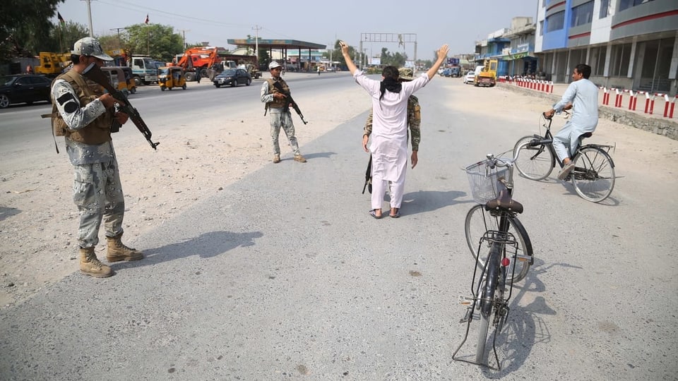 Strassenkontrollen gegen Anschläge: Die Drohungen der Taliban haben grosse Wirkung.