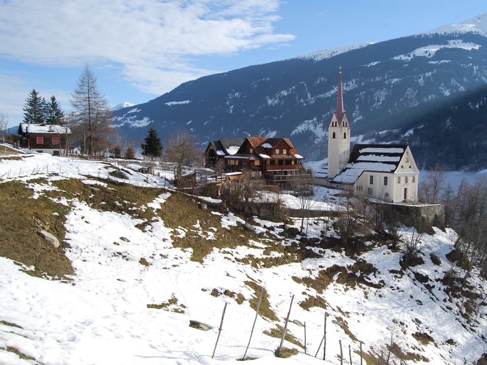 Die Pension von Ursi und Christian Weber liegt auf 1000 Meter über Meer, oberhalb des Bündner Dorfes Trun. 