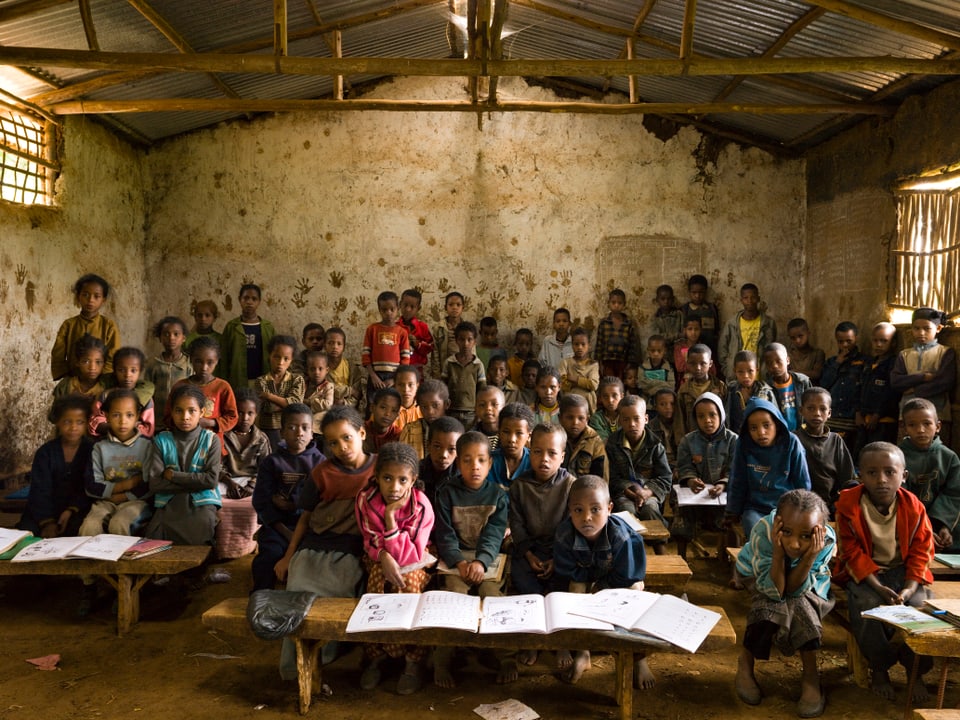 Kinder in ihrem Klassenzimmer