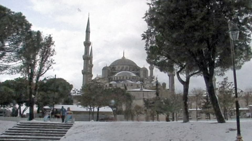 Schnee und Wind in Istanbul (unkommentiert).