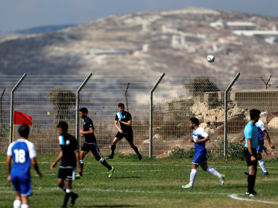 In den besetzten Gebieten im Westjordanland treten unterklassige «Siedlermannschaften» gegeneinander an.