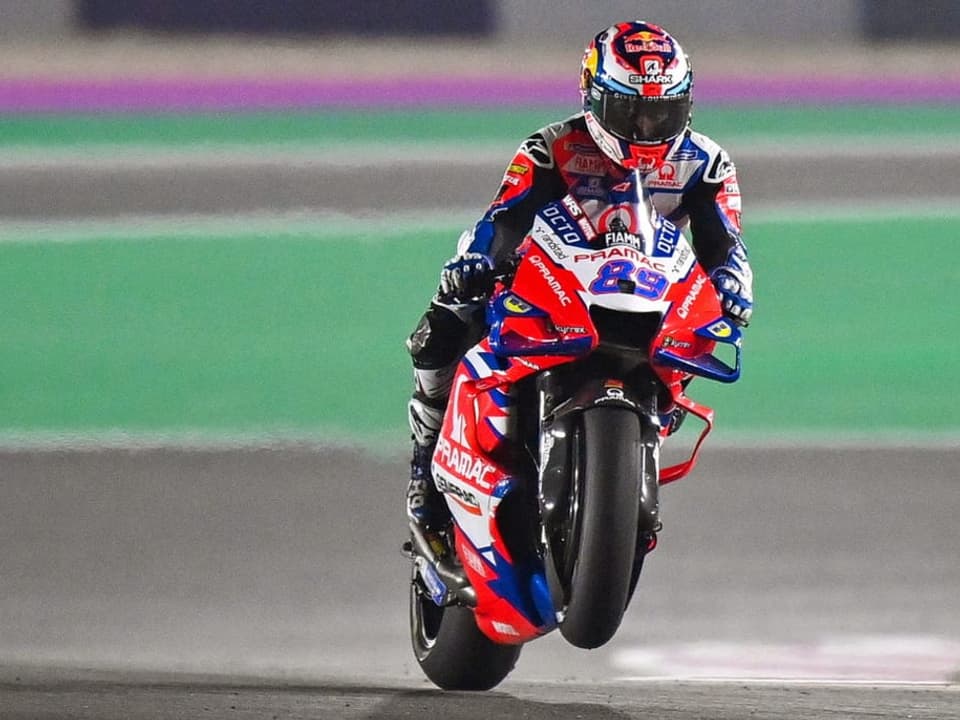 War im Qualifying der Schnellste Jorge Martin fährt auf dem Hinterrad