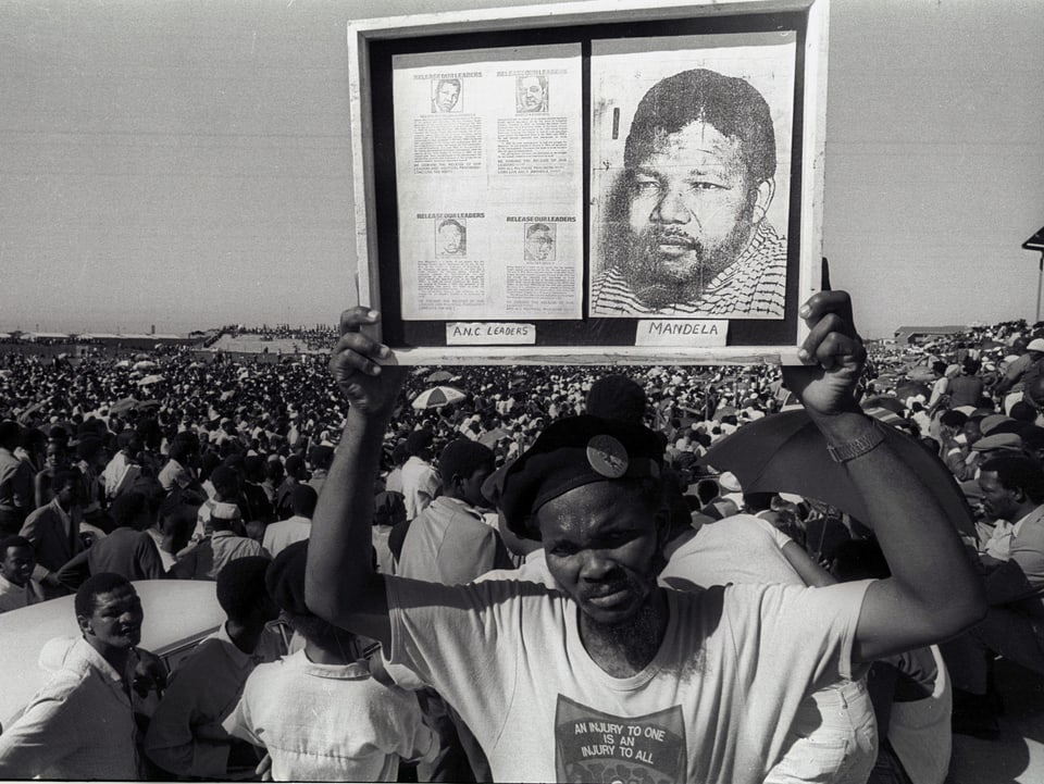 Südafrikaner demonstrieren für die Freilassung Nelson Mandelas.