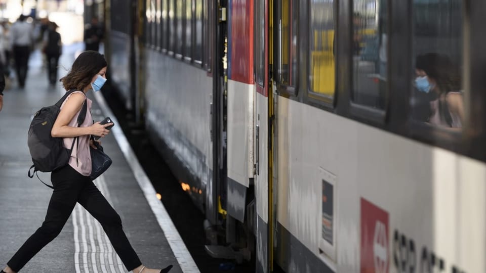 Damit geht die bundesregierung eine weitere maßnahme gegen steuerhinterziehung an. Zertifikatspflicht : Brisanter Bundner Vorstoss Zertifikatspflicht Fur Den Ov Geht Das Rechtlich Uberhaupt News Srf