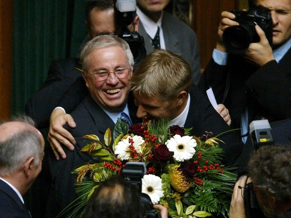 Christoph Blocher mit Toni Brunner nach seiner Wahl in den Bundesrat 2003.