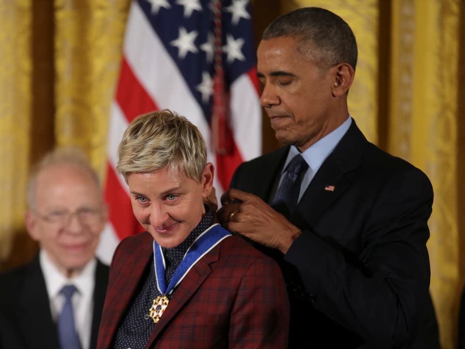 Ellen DeGeneres erhält 2016 von US-Präsident Barack Obama die Freiheitsmedaille