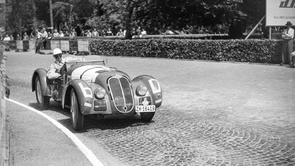 Daetwyler gewinnt 1951 in seinem Alfa Romeo 412 den Grand Prix in Bern, auch bekannt als Preis von Bremgarten. 