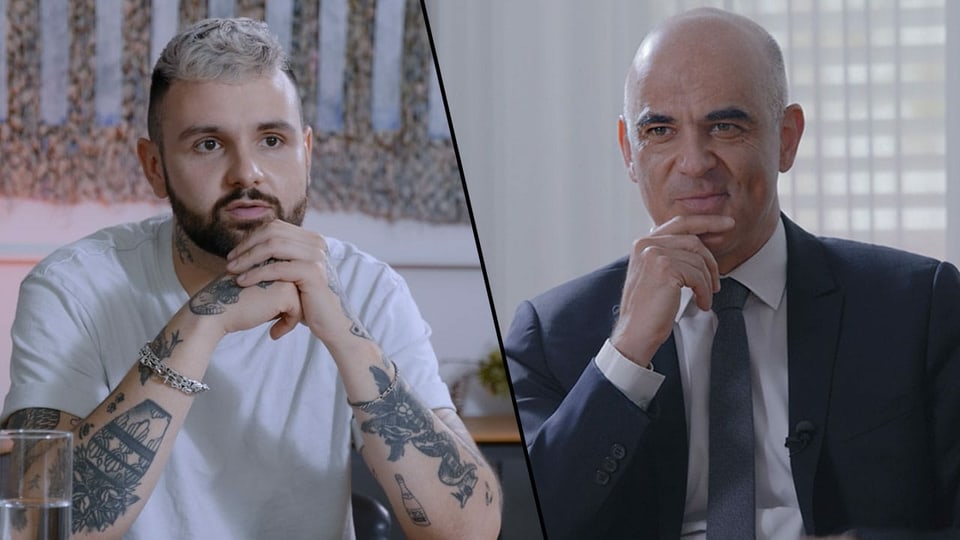 Livio Carlin und Bundesrat Alain Berset in einem Sitzungszimmer