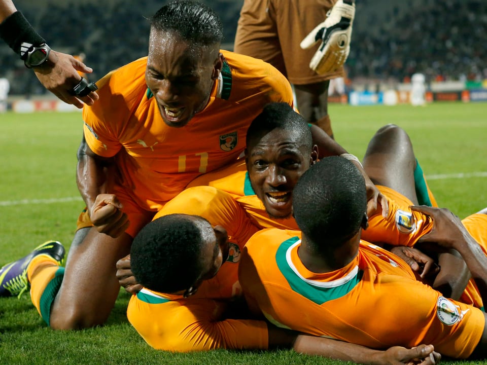 Die Spieler der Elfenbeinküste jubeln über die geschaffte WM-Qualifikation