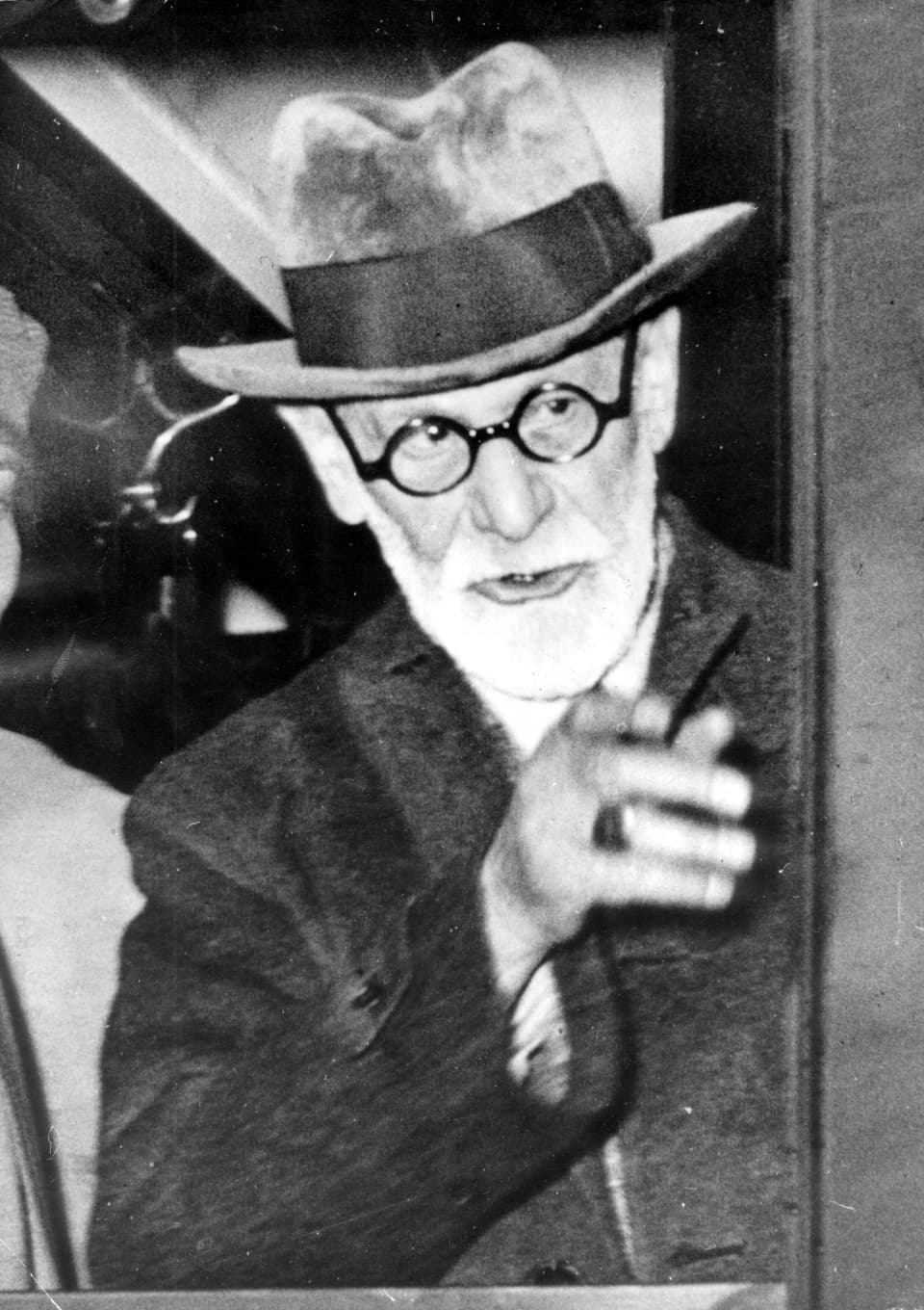 Aufnahme von Sigmund Freud mit Hut.