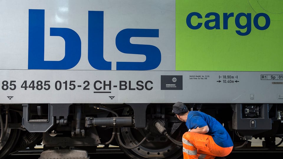 Lokomotive mit Aufschrift BLS Cargo.