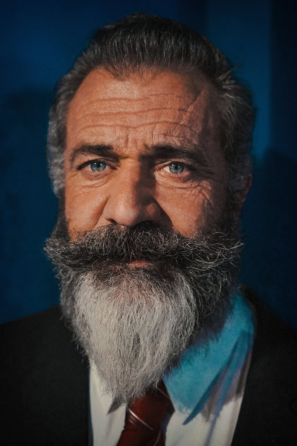 Portrait von Mel Gibson mit weissem Bart.
