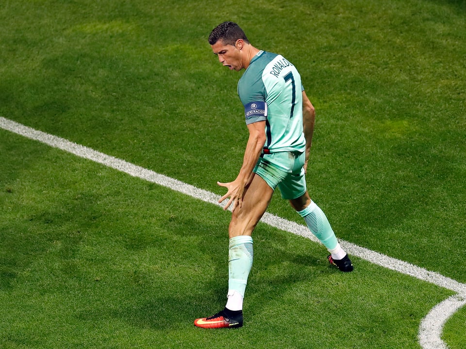Ronaldo jubelt in provokativer Pose