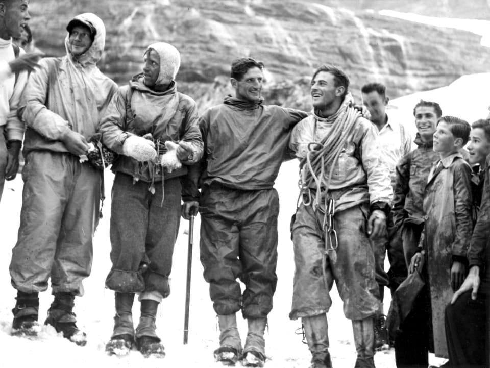 Die Erstbesteiger der Eigernordwand Heinrich Harrer, Ludwig Voerg, Andreas Heckmair und Fritz Kasparek nach der Expedition.