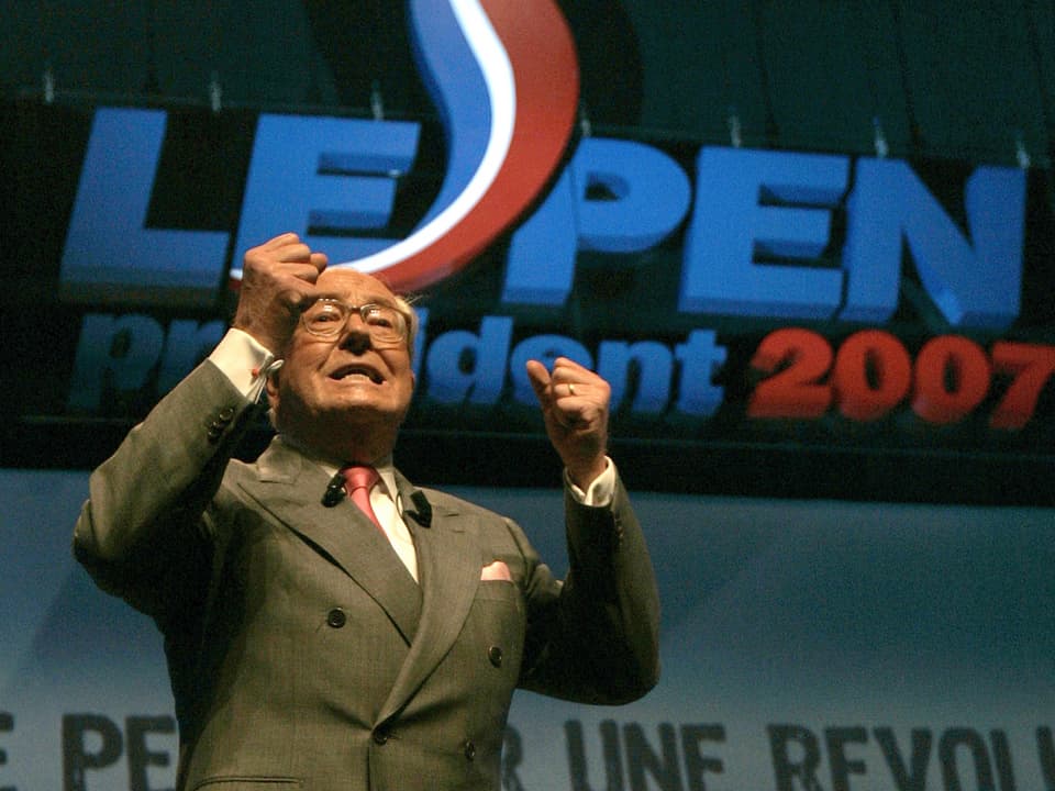 Jean-Marie Le Pen hält eine Wahlkampfrede