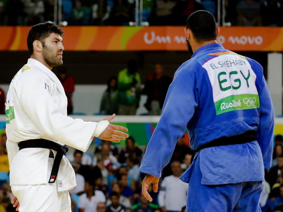 In Rio verweigert der ägyptische Judo-Kämpfer El Shebaby seinen israelischen Kontrahenten den Handschlag.