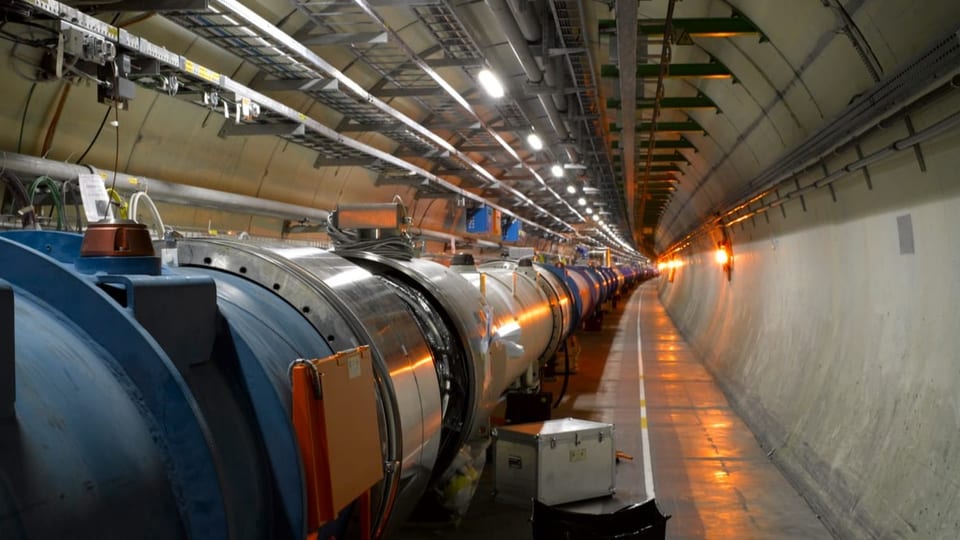 Auf dem Bild ist der Large Hadron Collider zu sehen.