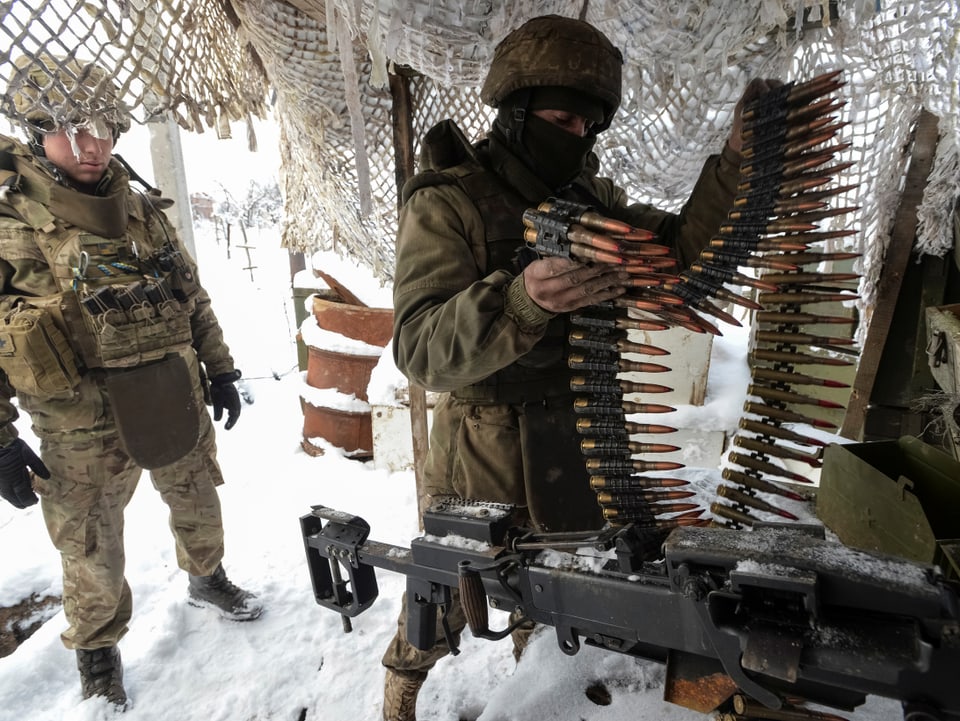 Ukrainische Soldaten im Schnee 
