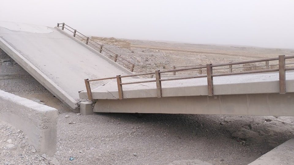 Eine zerstörte Brücke auf der Ring-Road zwischen Kabul und Kandahar.