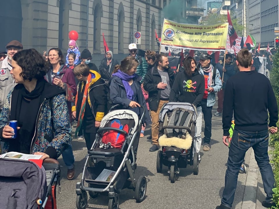 1. Mai Umzug in Zürich.