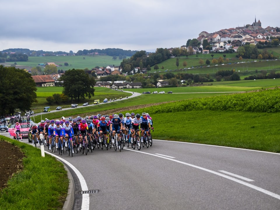 Die Tour de Suisse der Frauen (hier 2022 in der Nähe von Romont) wird aufgewertet.