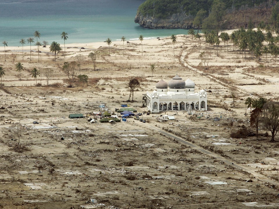 Zerstörung nach dem Tsunami 2004 in Indonesien