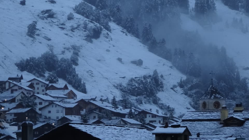 Morgendliche Winterlandschaft in den Bergen.
