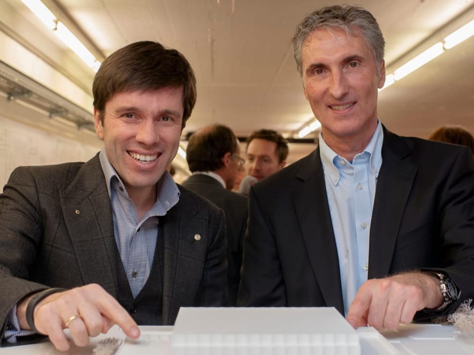 Doch keine Zusammenarbeit Stav Jacobi von Volero und Peter Zahner von den ZSC Lions präsentieren das Stadion-Projekt