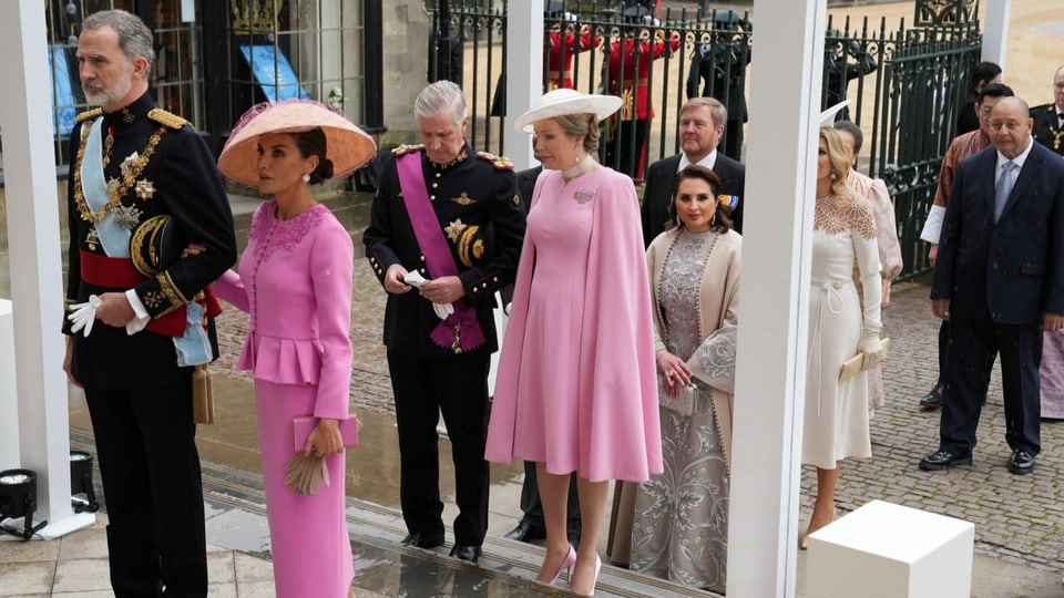 König Felipe VI. und Königin Letizia von Spanien treffen zur Krönungszeremonie in der Westminster Abbey ein. 