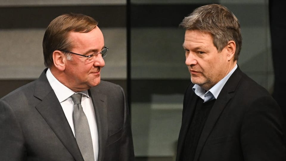 Pistorius (links) mit Habeck im Bundestag