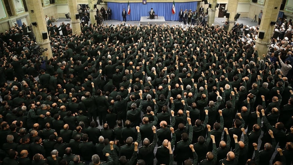 Ajatollah Ali Chamenei bei einer Versammlung der Revolutionsgarden 2016.