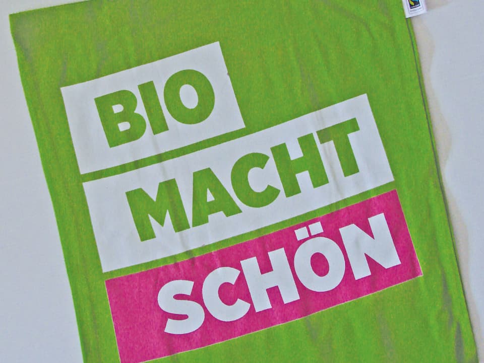 Grüne Tasche mit dem Schriftzug «Bio macht schön».