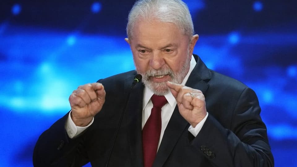 Ex-Präsident Luiz Inácio Lula da Silva gestikuliert