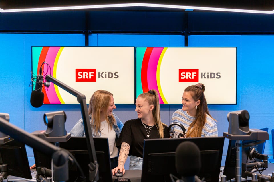 Anna, Michèle und Angi im Radiostudio