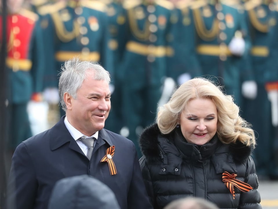 Vorsitzende der russischen Staatsduma (Unterhaus des russischen Parlaments) Wjatscheslaw Wolodin und die stellvertretende russische Ministerpräsidentin Tatjana Golikowa.