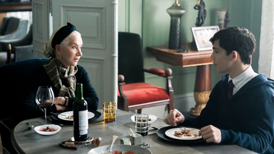 Helen Mirren diniert mit Jungschauspieler Bryce Gheisar im Rahmen des Dramas «The White Bird».