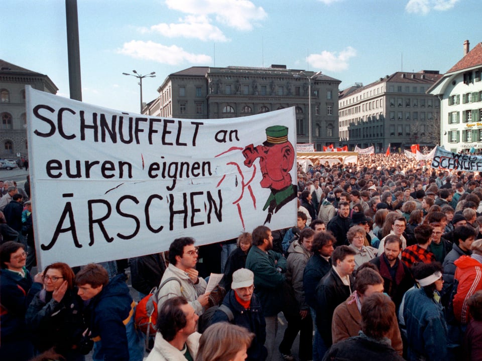 Demo des Komitees gegen den Schnüffelstaat 1990 in Bern. 