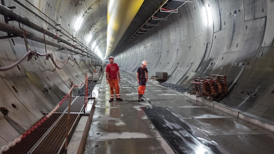 Arbeiter in einem Tunnel