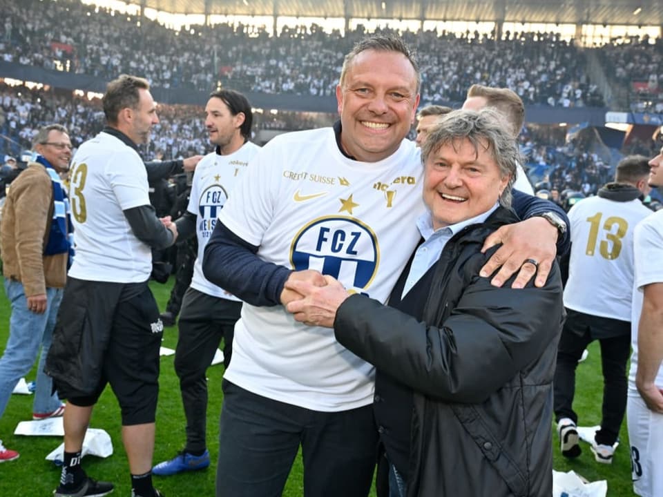 Entpuppte sich für den FCZ als Glücksgriff Canepa umarmt Breitenreiter nach dem Match in Basel