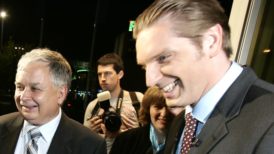 2005 empfängt Tomasz Lis den verstorbenen Lech Kaczynksi zur TV-Debatte um die Präsidentschaft.
