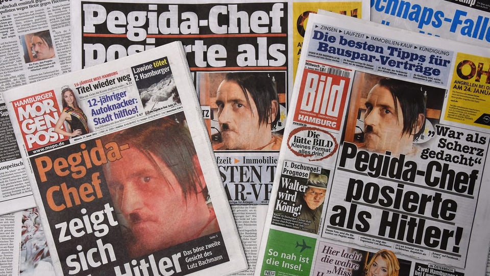 Zeitungen mit Lutz Bachmanns Hitler-Auftritt auf der Front.