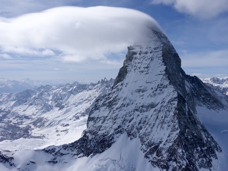 Wolkenfahne am Matterhorn.