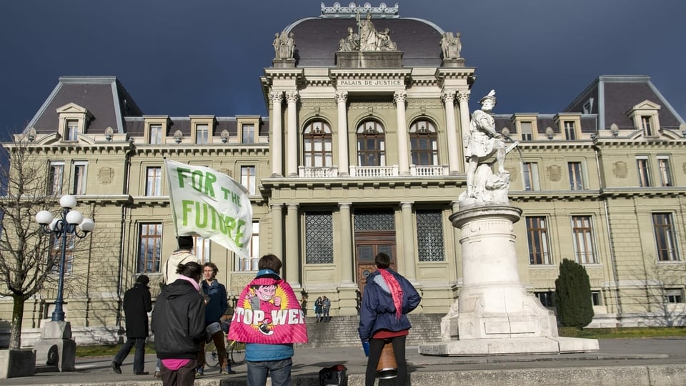 Hausfriedensbruch bei Credit Suisse: Klima-Aktivisten fechten Strafbefehle an