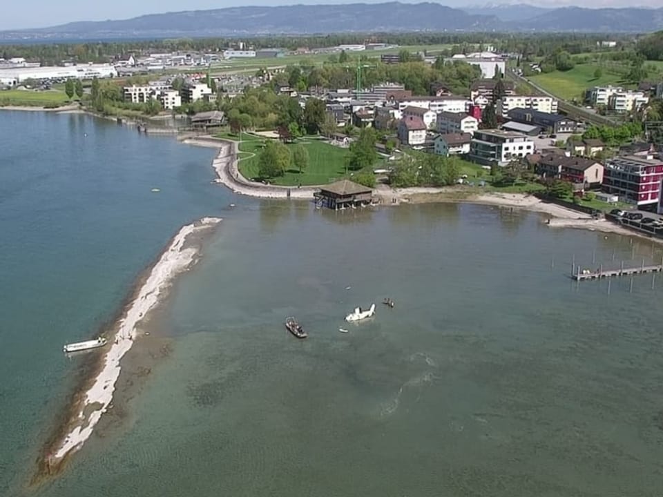 Drohnenbild des abgestürzten Flugzeugs in Staad SG