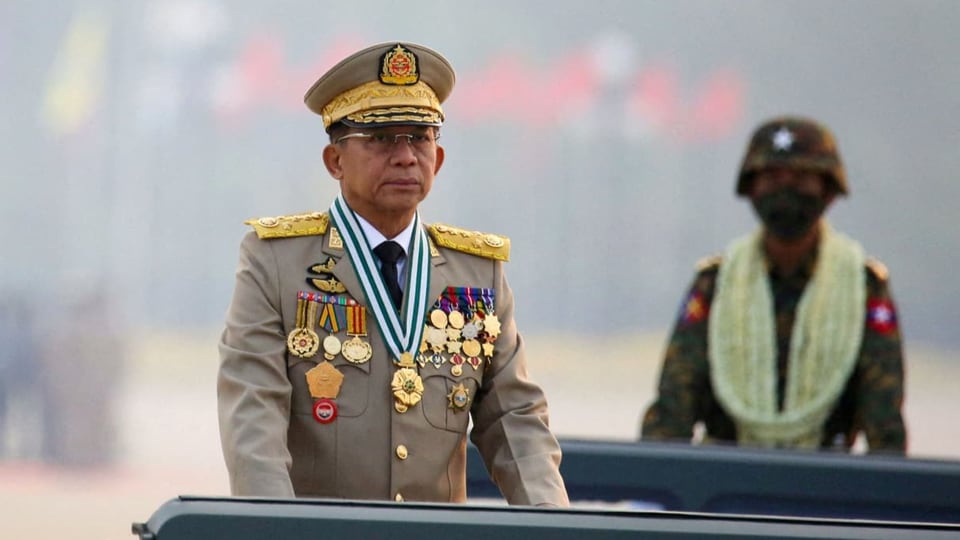 Myanmars Junta Chef-General Min Aung Hlaing an einer Militärparade.