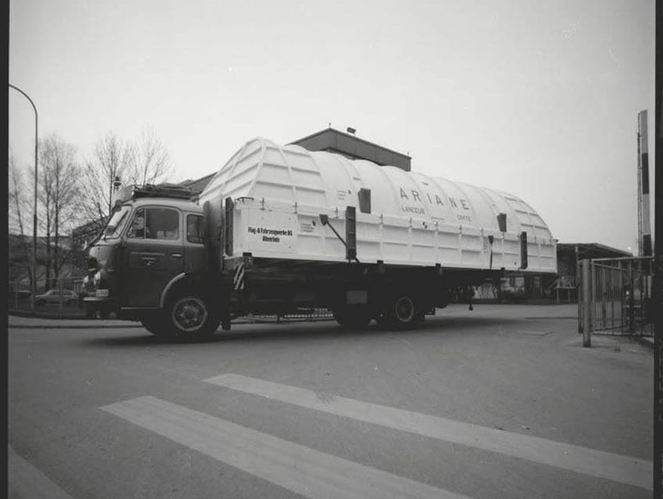 Lastwagen mit Container