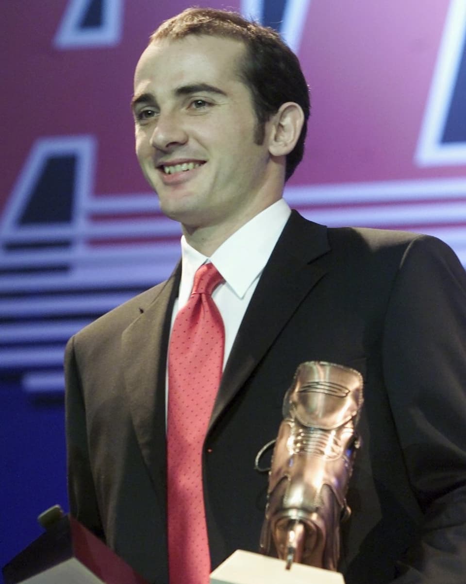 2000 erhält er den Hockey Award für den Torhüter des Jahres