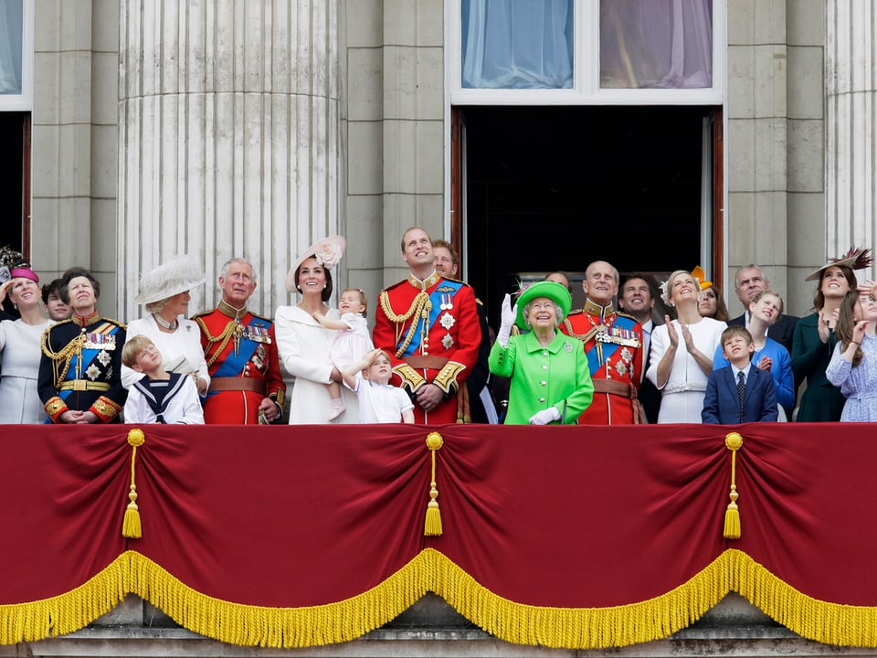 Die  Königliche Familie  an den Feierlichkeiten zum 90. Geburtstag der Queen.