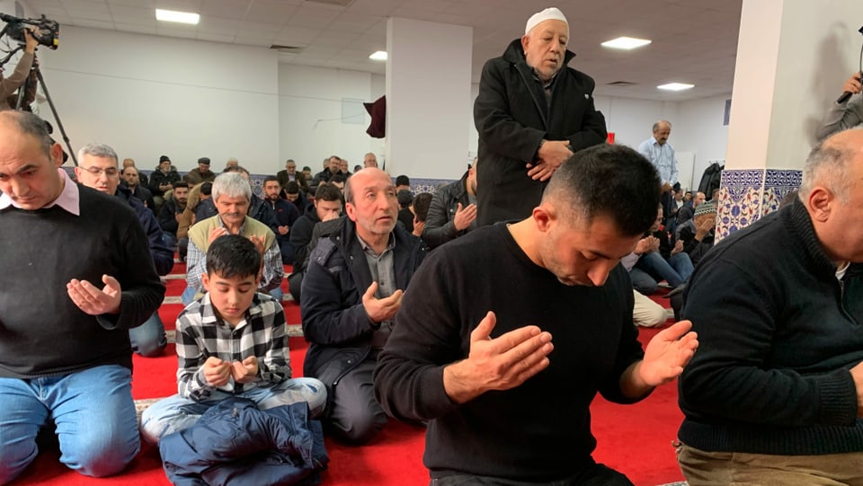 Betende in einer Moschee